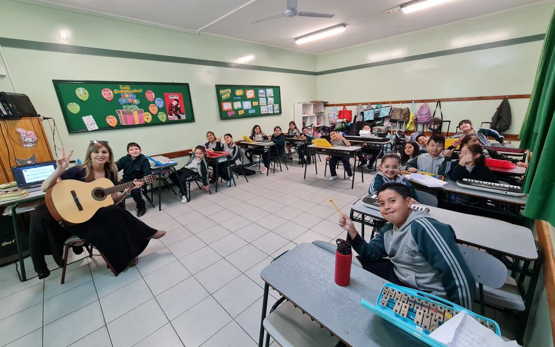 Los niños y niñas del 3° Básico D se lucen en clase de Educación Musical